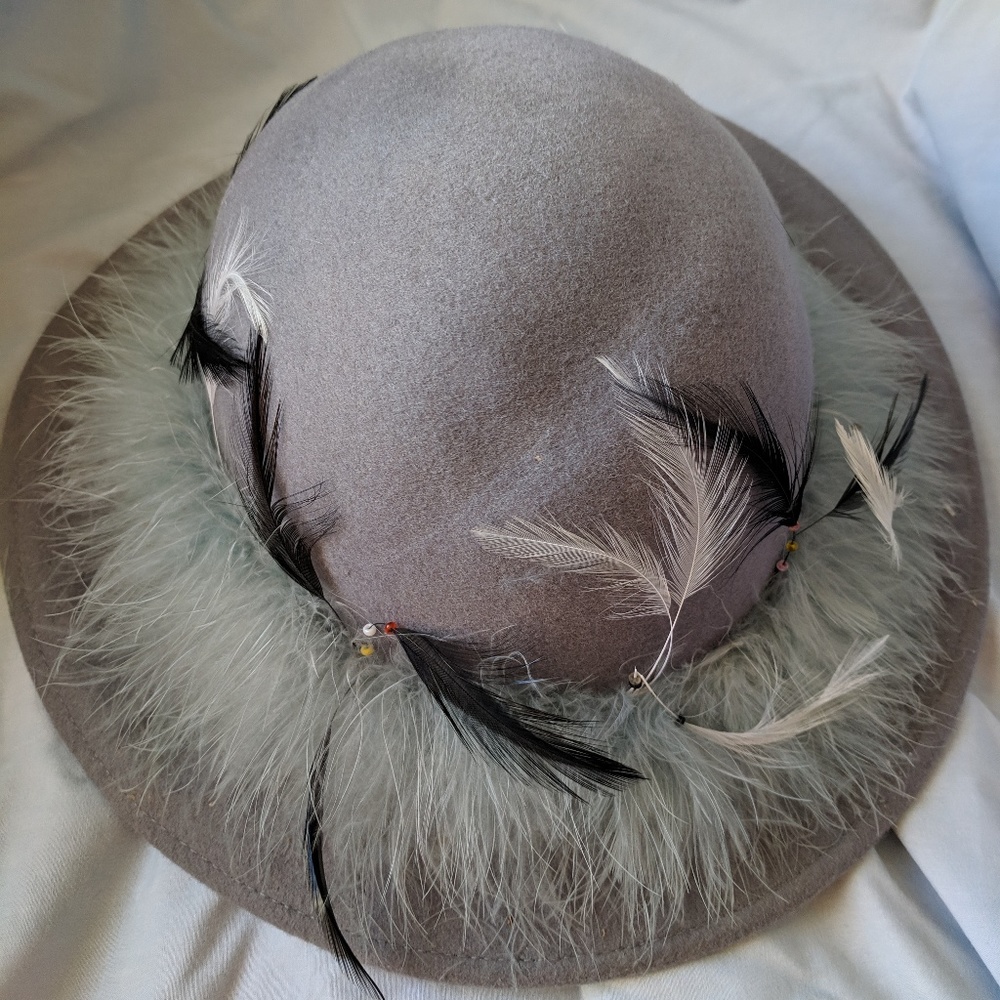 A 100% Wool Gray Hat with Feathers